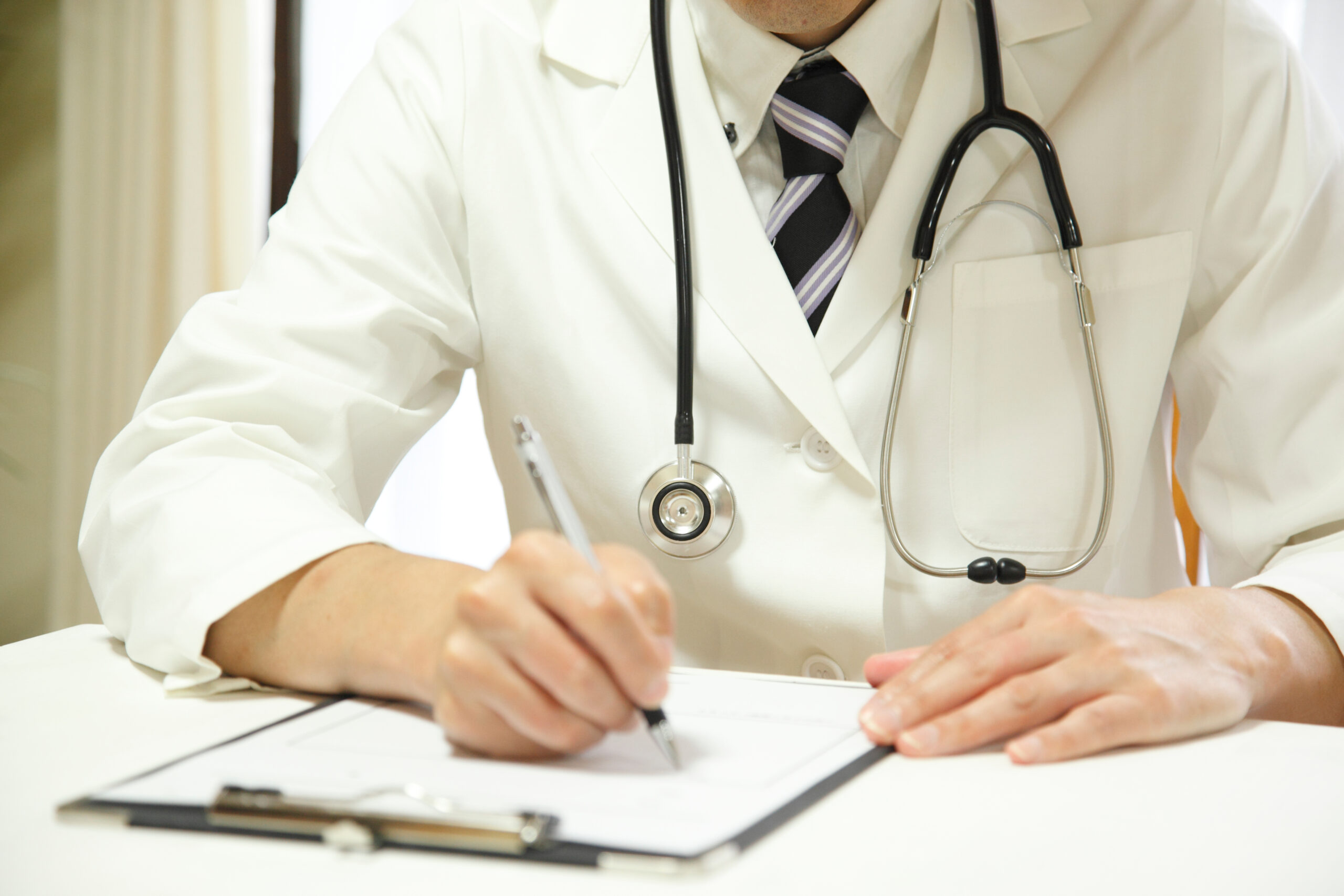医師の高齢化の現状とは?問題点や国の対策について解説